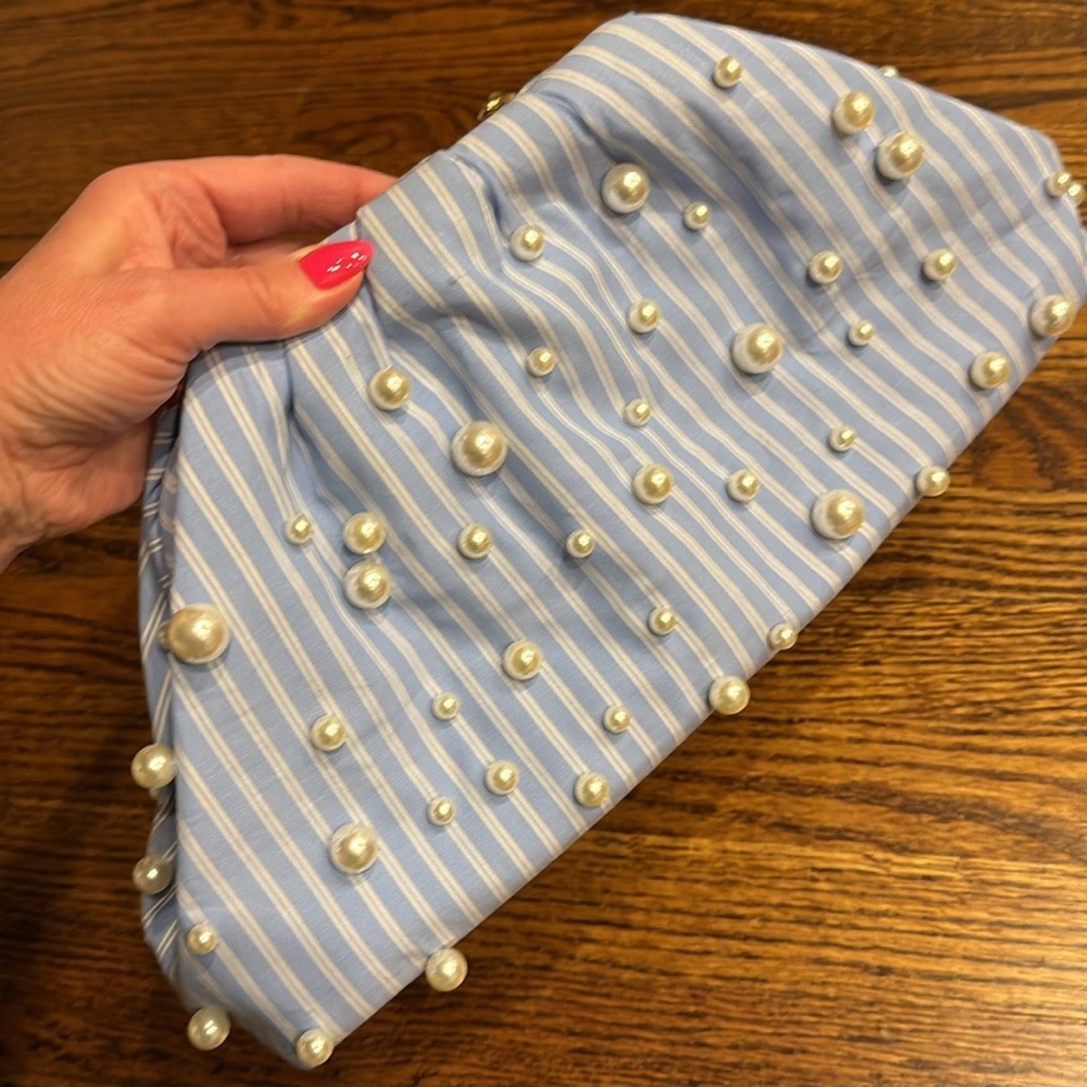 Anthropologie Frankie Clutch is your go-to clutch purse parties to dinner dates - Picture 8 of 9